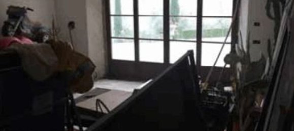 35 rooms House in Vaiano, Italy No. 40000 3