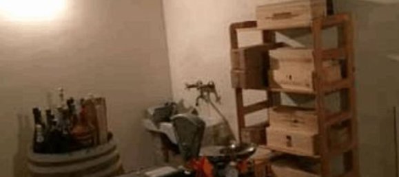 35 rooms House in Vaiano, Italy No. 40000 72