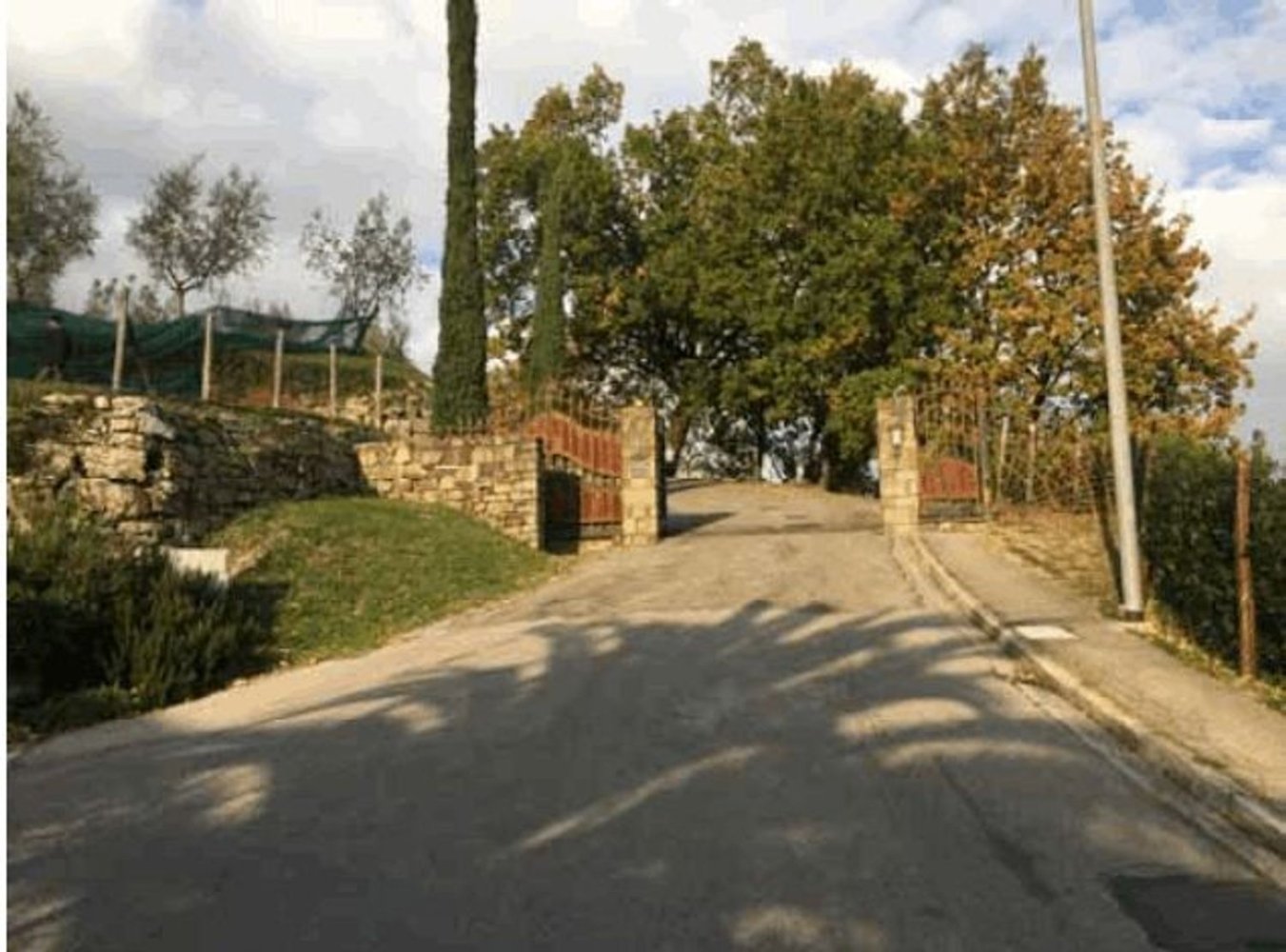 35 rooms House in Vaiano, Italy No. 40000