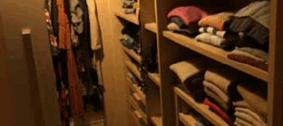 35 rooms House in Vaiano, Italy No. 40000 22