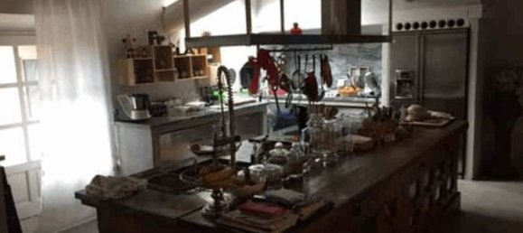 35 rooms House in Vaiano, Italy No. 40000 15