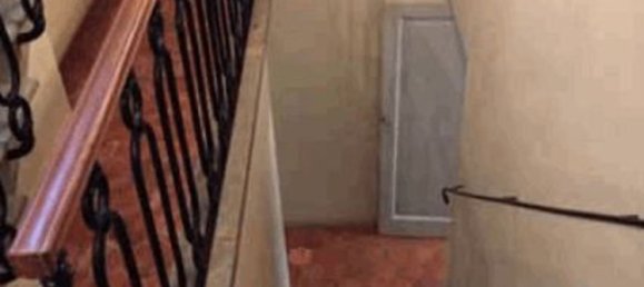 35 rooms House in Vaiano, Italy No. 40000 46