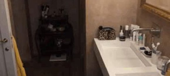 35 rooms House in Vaiano, Italy No. 40000 20