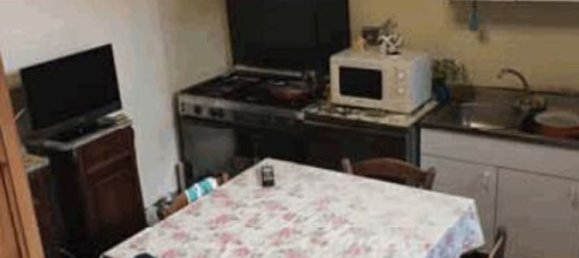 35 rooms House in Vaiano, Italy No. 40000 67