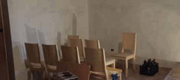 35 rooms House in Vaiano, Italy No. 40000 10