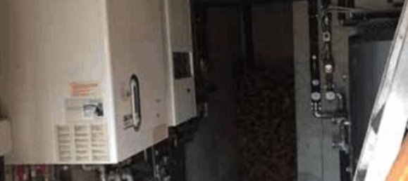 35 rooms House in Vaiano, Italy No. 40000 4