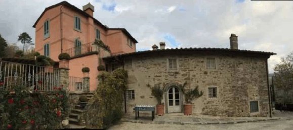 35 rooms House in Vaiano, Italy No. 40000 64