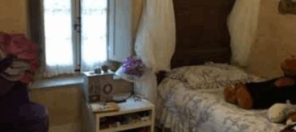 35 rooms House in Vaiano, Italy No. 40000 24