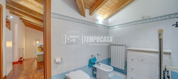 Дуплекс с 3 комнатами в Сумираго, Италия № 301100 24