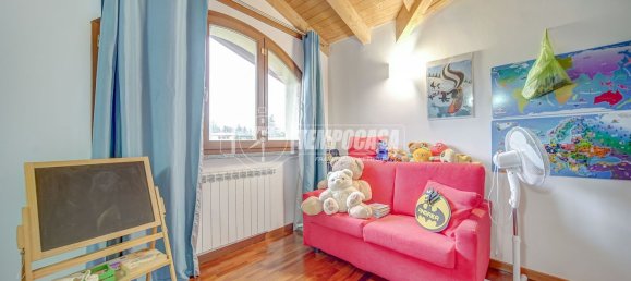 Дуплекс с 3 комнатами в Сумираго, Италия № 301100 26