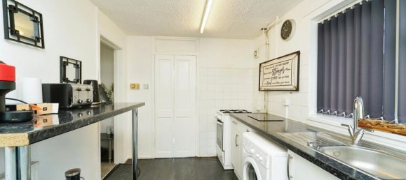 2 Schlafzimmer Gewerbliche Immobilie in Crawley, United Kingdom, Nr. 6282 7