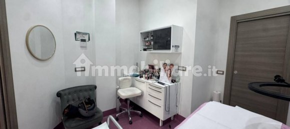 2 rooms Commercial property in Rome, Italy No. 328355 7