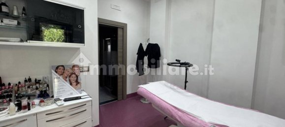 2 rooms Commercial property in Rome, Italy No. 328355 6