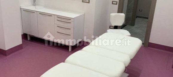 2 rooms Commercial property in Rome, Italy No. 328355 8