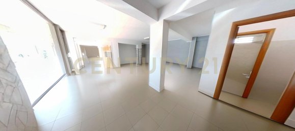 70m² Commercial property in Vittoria, Italy No. 277865 12