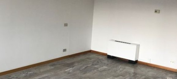 85m² Office in Bergamo, Italy No. 152003 8