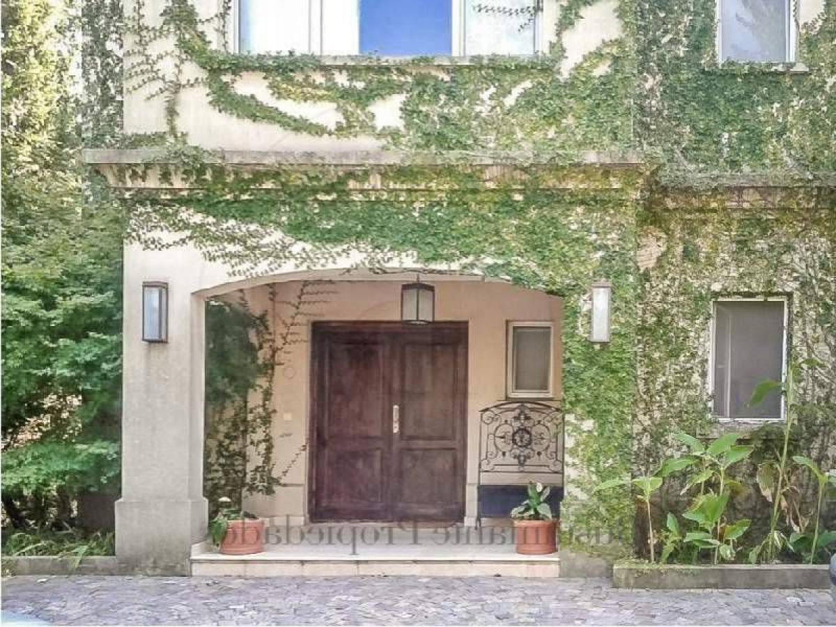 5 bedrooms House in Malvinas Argentinas, Argentina No. 5669