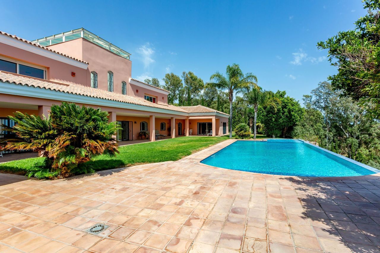 6 bedrooms Villa in Benalmadena, Spain No. 2465
