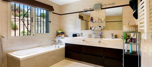 6 bedrooms Villa in Benalmadena, Spain No. 2465 13