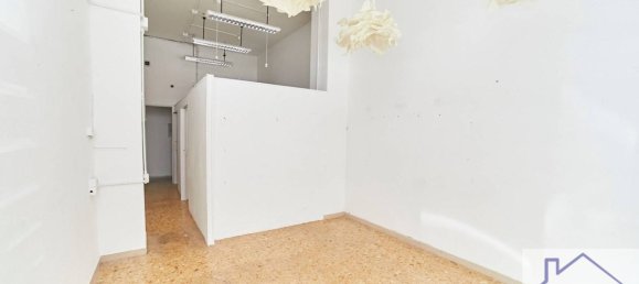 1 room Commercial property in Rome, Italy No. 24382 4