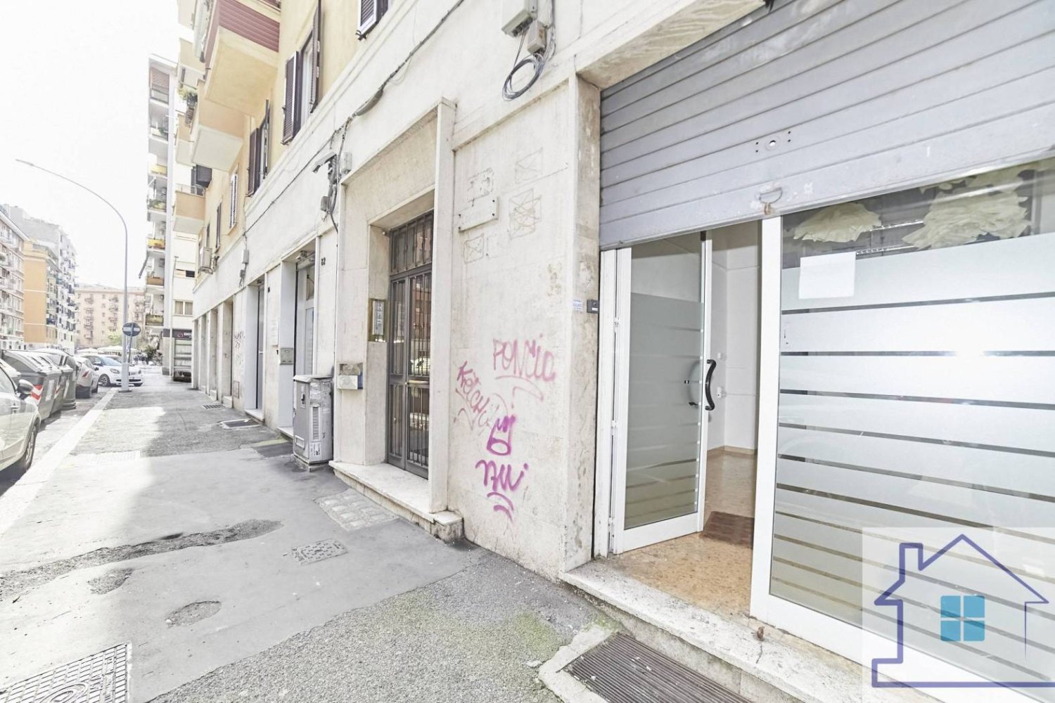 1 room Commercial property in Rome, Italy No. 24382