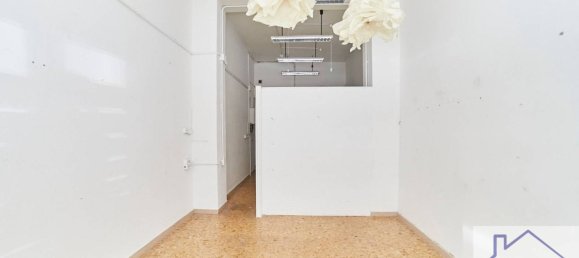 1 room Commercial property in Rome, Italy No. 24382 2