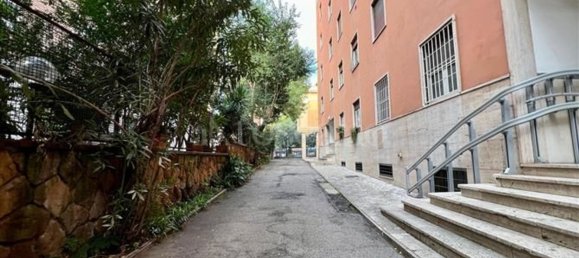 6 rooms Commercial property in Rome, Italy No. 170120 8