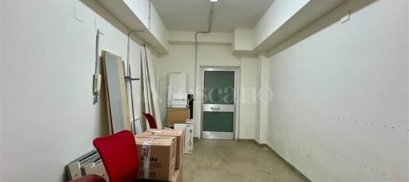 6 rooms Commercial property in Rome, Italy No. 170120 2