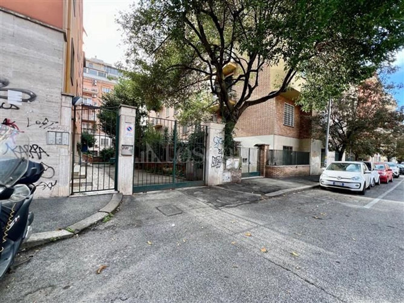 6 rooms Commercial property in Rome, Italy No. 170120