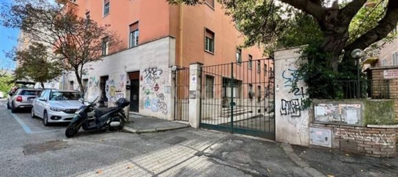 6 rooms Commercial property in Rome, Italy No. 170120 6