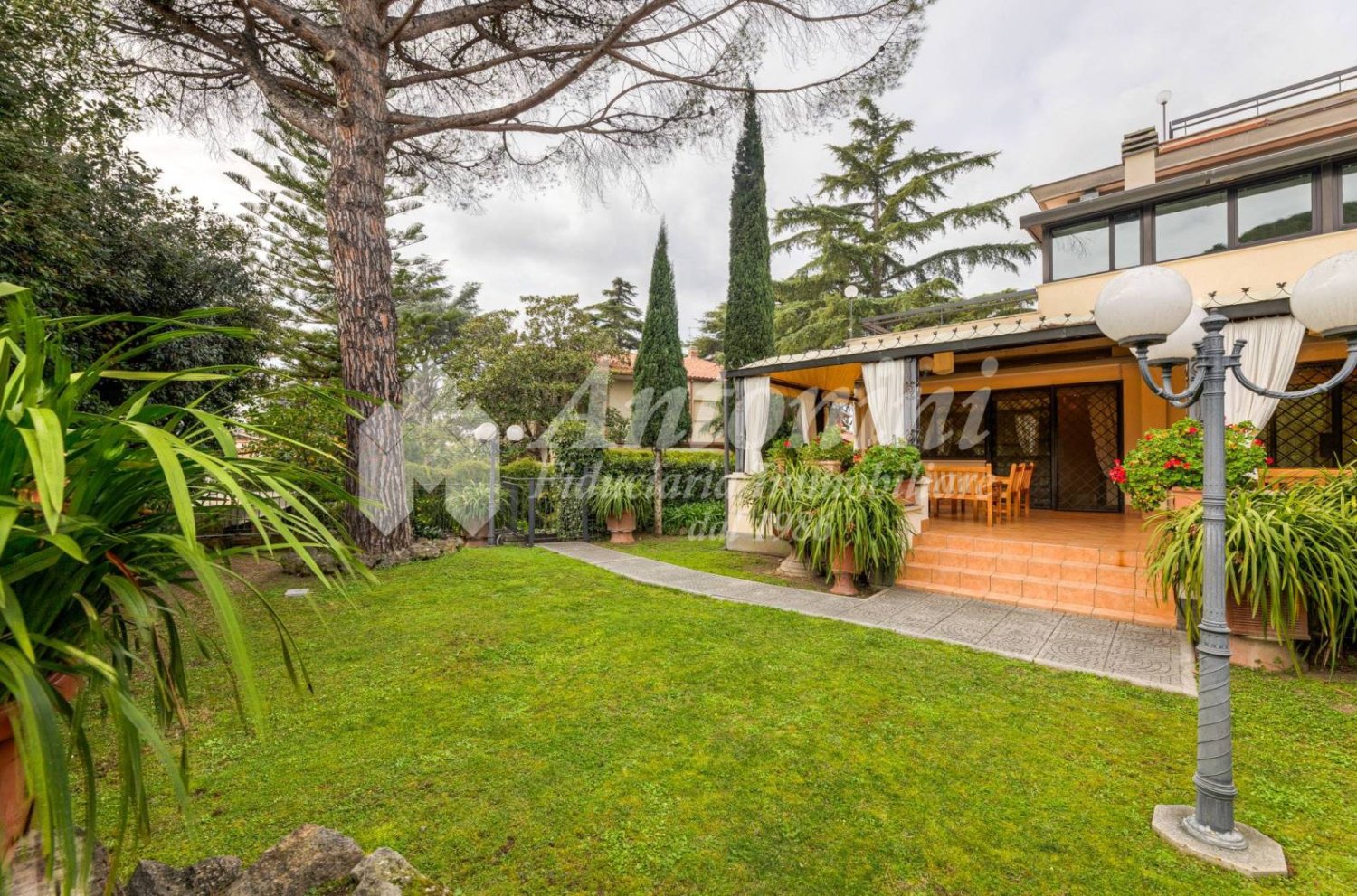 6 bedrooms Villa in Rome, Italy No. 330889