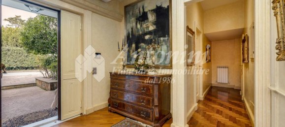 6 bedrooms Villa in Rome, Italy No. 330889 14