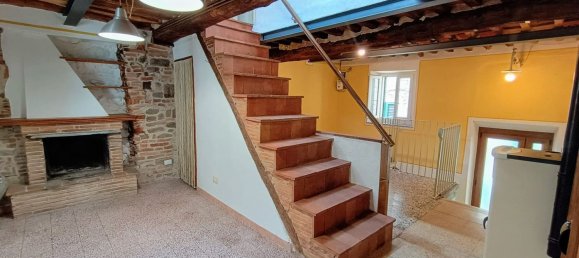 Замки и поместья с 4 комнатами в Пеша, Италия № 263865 11