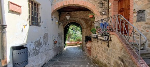 Замки и поместья с 4 комнатами в Пеша, Италия № 263865 21