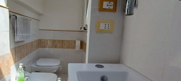 Замки и поместья с 4 комнатами в Пеша, Италия № 263865 14