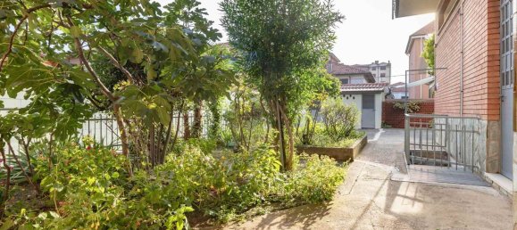 3 rooms Apartment in Cinisello Balsamo, Italy No. 330408 17