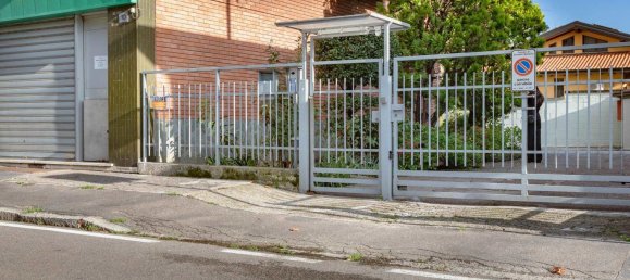 3 rooms Apartment in Cinisello Balsamo, Italy No. 330408 15