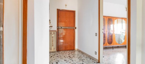 3 rooms Apartment in Cinisello Balsamo, Italy No. 330408 5