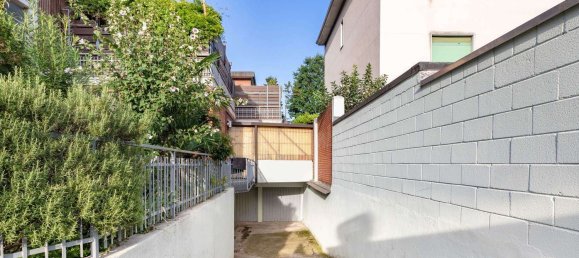 3 rooms Apartment in Cinisello Balsamo, Italy No. 330408 13