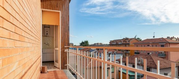 3 rooms Apartment in Cinisello Balsamo, Italy No. 330408 9