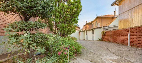 3 rooms Apartment in Cinisello Balsamo, Italy No. 330408 12