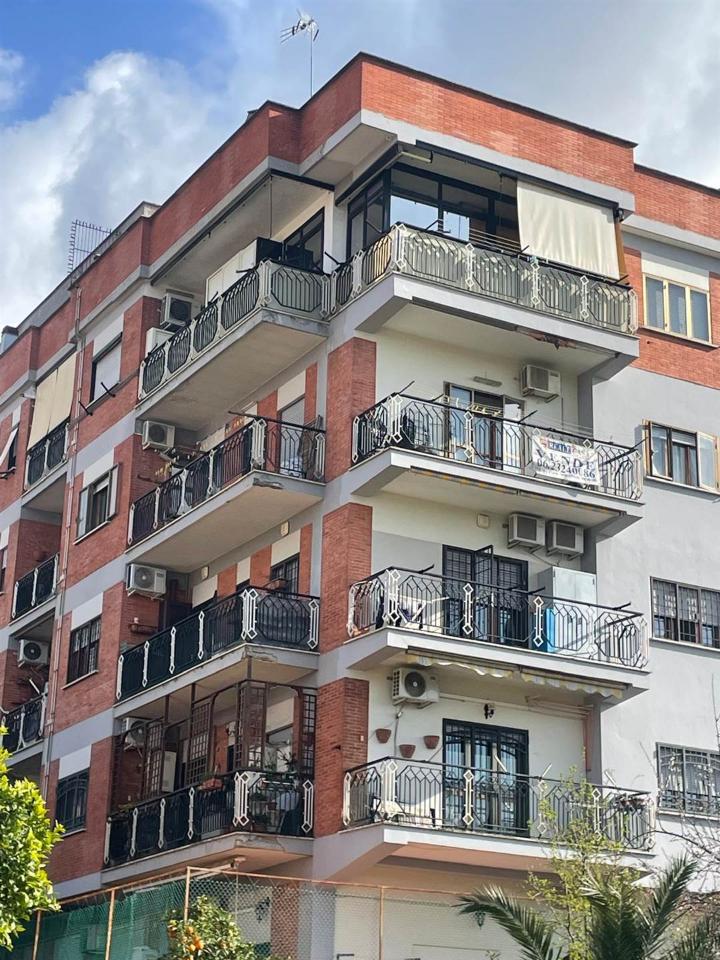 Квартира с 3 комнатами в Чампино, Италия № 40860