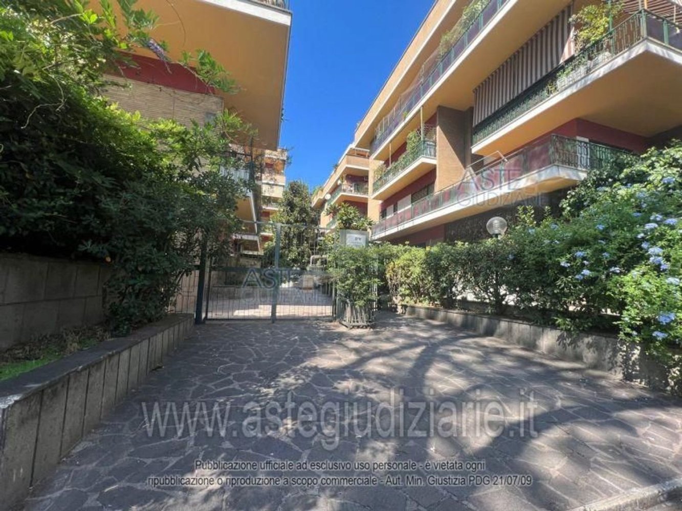 Квартира с 3 комнатами в Рим, Италия № 32390