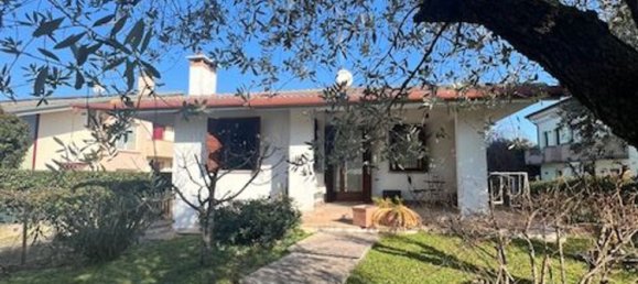 4 rooms Villa in Paese, Italy No. 60303 2