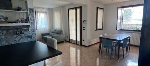 4 rooms Villa in Paese, Italy No. 60303 8
