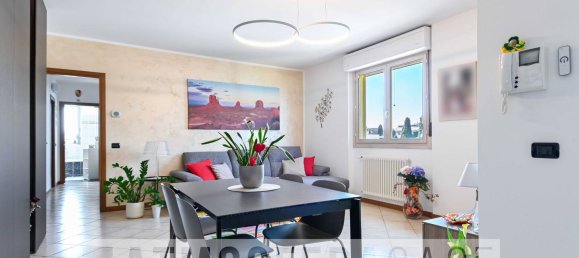 Apartamento de 3 habitaciónes en Bergamo, Italy No. 191133 10