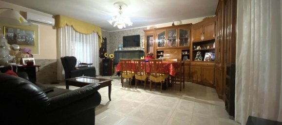 4-Zimmer Wohnung in Borgia, Italy, Nr. 173671 2