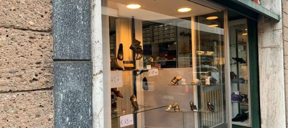  عقار تجاري في Varese, Italy 90متر مربع رقم 112026 2