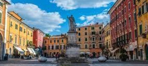 4 rooms House in Carrara, Italy No. 38316 12