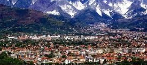 4 rooms House in Carrara, Italy No. 38316 9